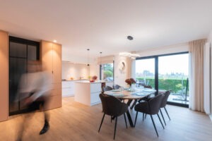 Espace de vie ouvert et lumineux après rénovation du rez-de-chaussée – Madame Dek à Lille