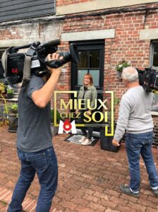 Amandine Dufour, architecte d’intérieur à Lille, lors du tournage de l’émission Mieux chez soi sur M6 pour un projet d’optimisation d’espace